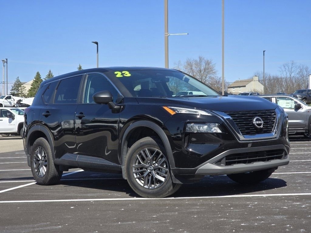 Used 2023 Nissan Rogue S image 2