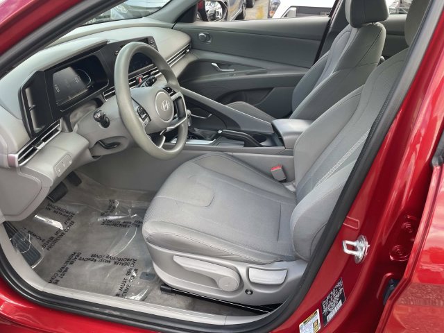 Certified 2024 Hyundai Elantra SE FWD image 17