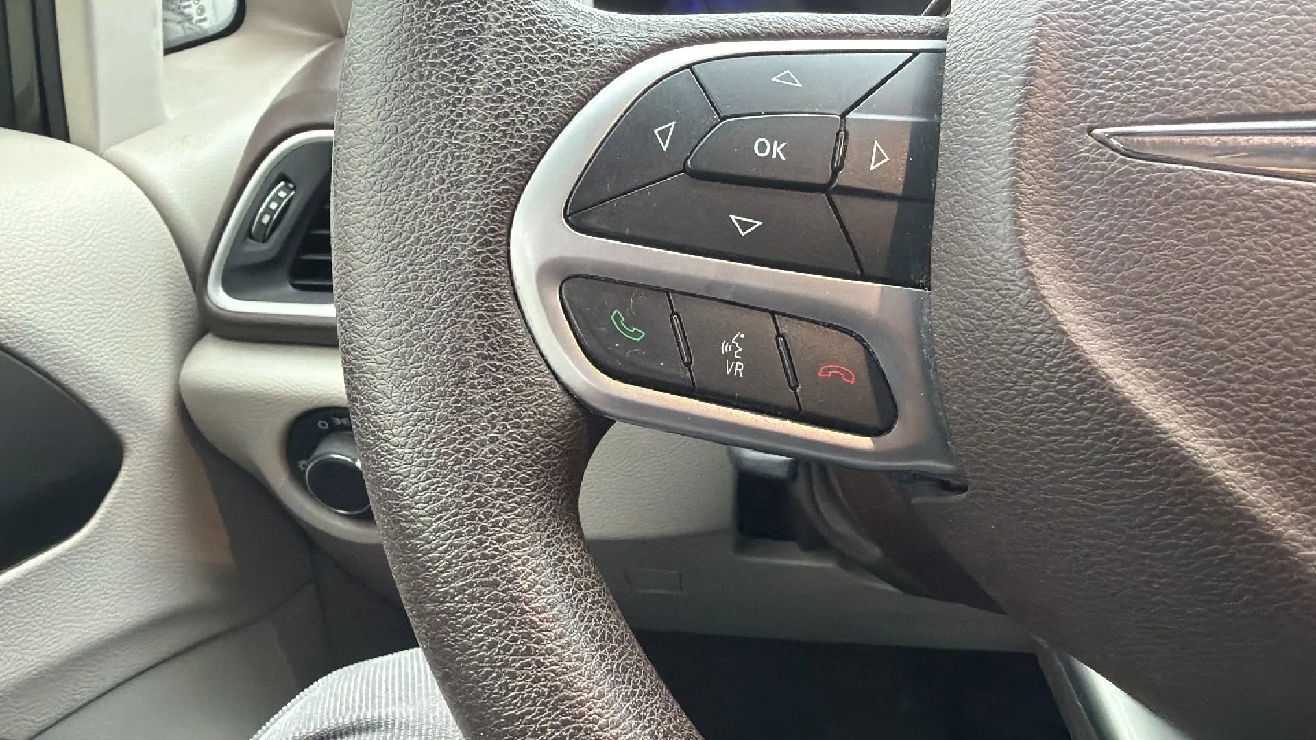 Used 2017 Chrysler Pacifica Touring image 63