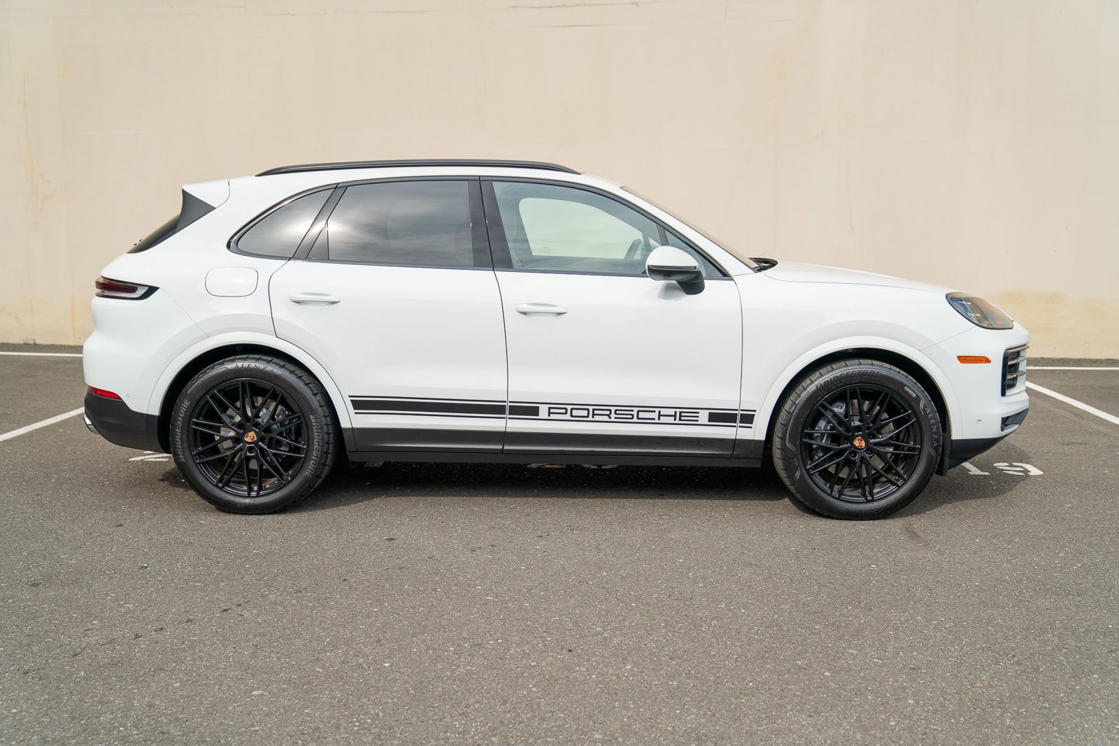Used 2025 Porsche Cayenne image 8