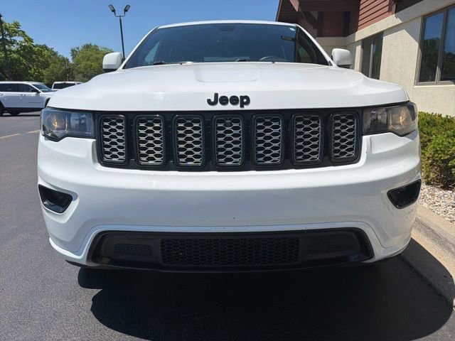 Used 2019 Jeep Grand Cherokee Altitude AWD/4WD image 11