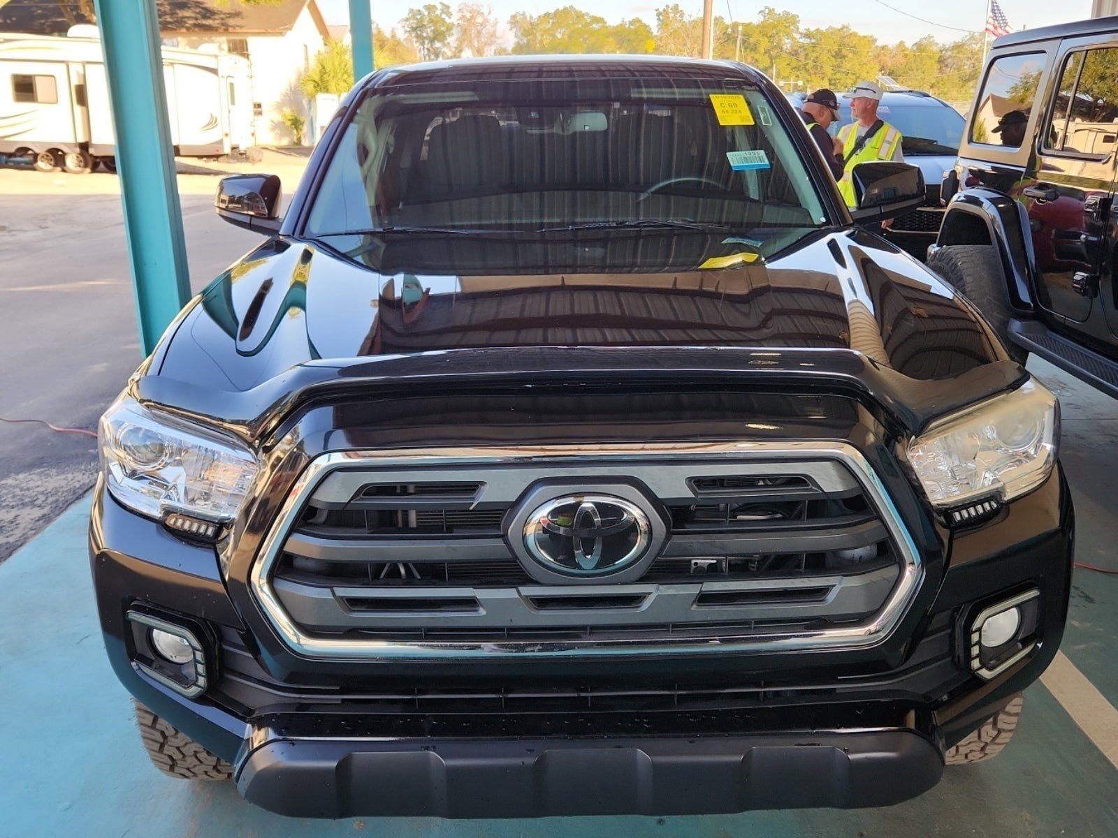 Used 2019 Toyota Tacoma Limited image 4