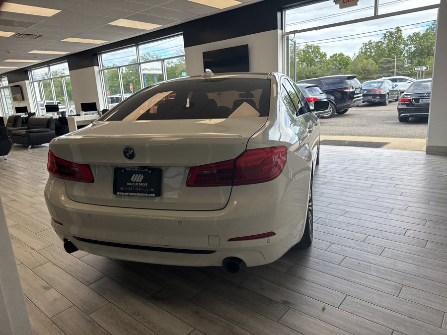 Used 2019 BMW 530e xDrive w/ Convenience Package AWD/4WD image 4