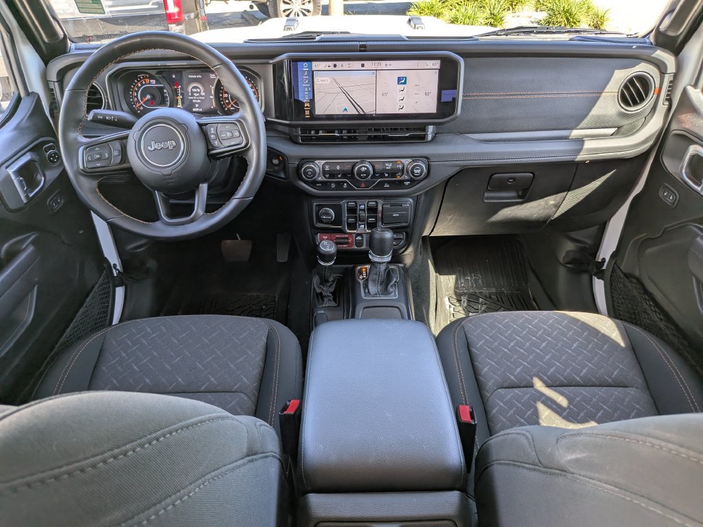 Used 2024 Jeep Gladiator Mojave w/ Technology Group AWD/4WD image 16