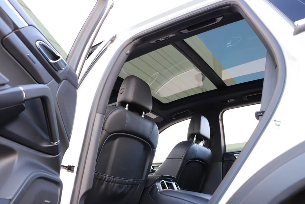Used 2018 Porsche Cayenne S image 35