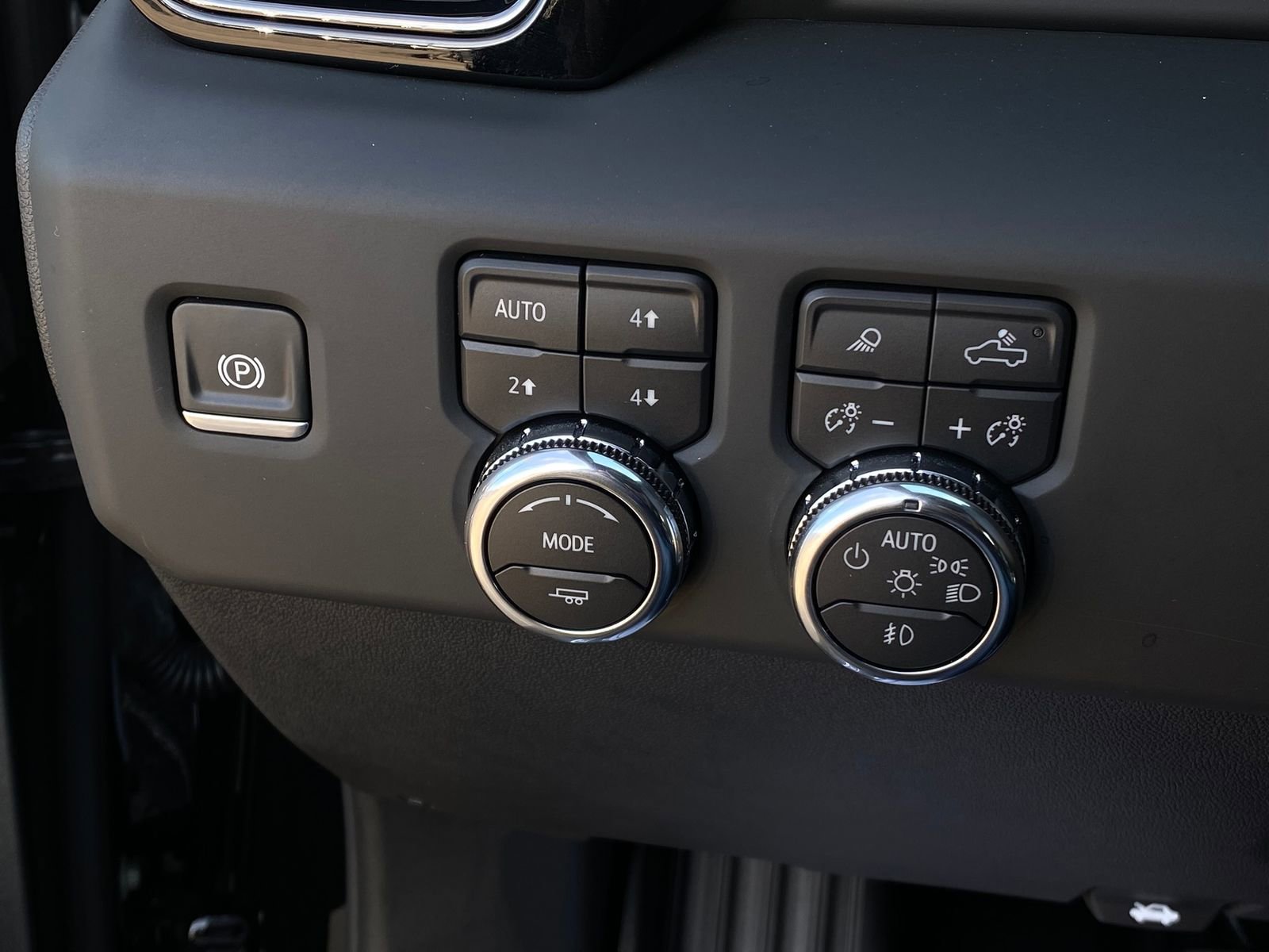 Used 2025 GMC Sierra 2500 AT4 w/ AT4 Preferred Package image 28