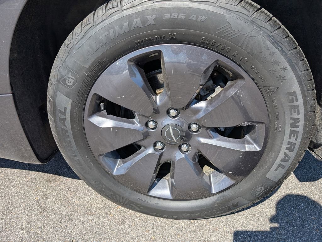 Used 2020 Chrysler Pacifica Limited w/ Advanced Safetytec Group FWD image 12