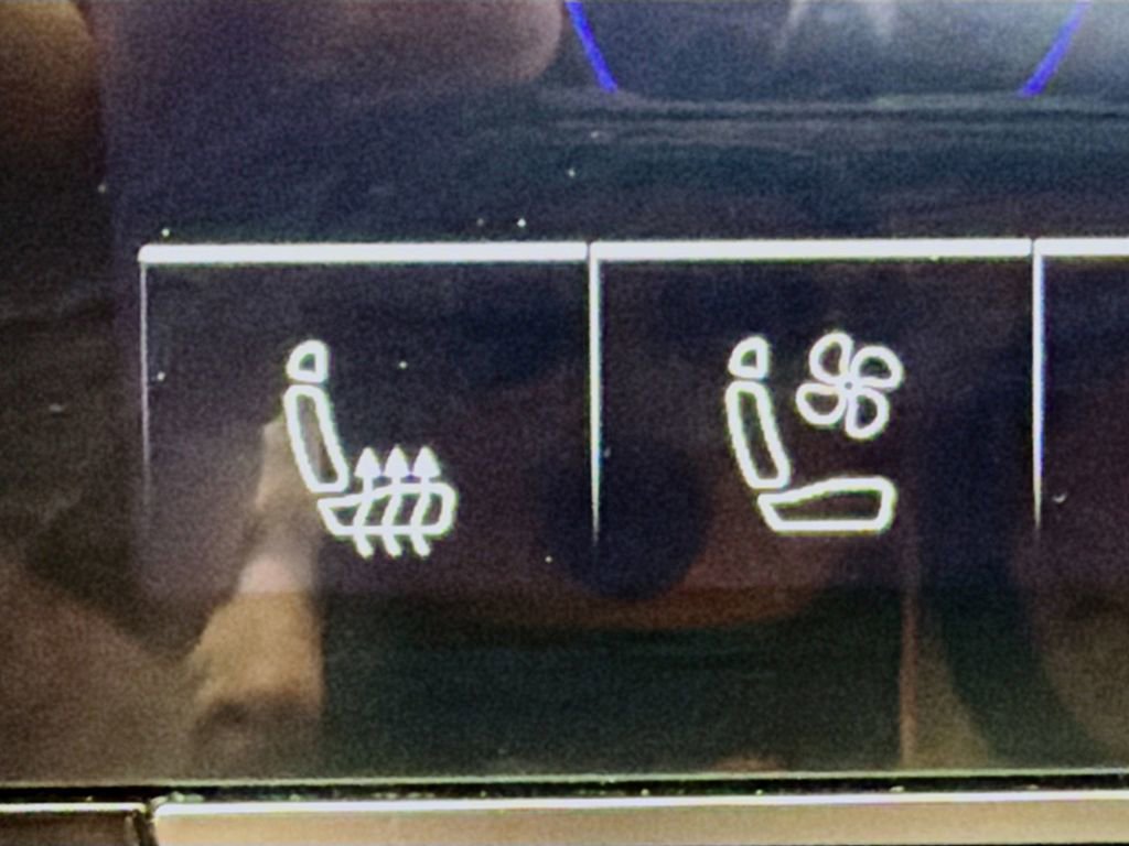 Used 2023 Audi A8 L 3.0T w/ Luxury Package image 37