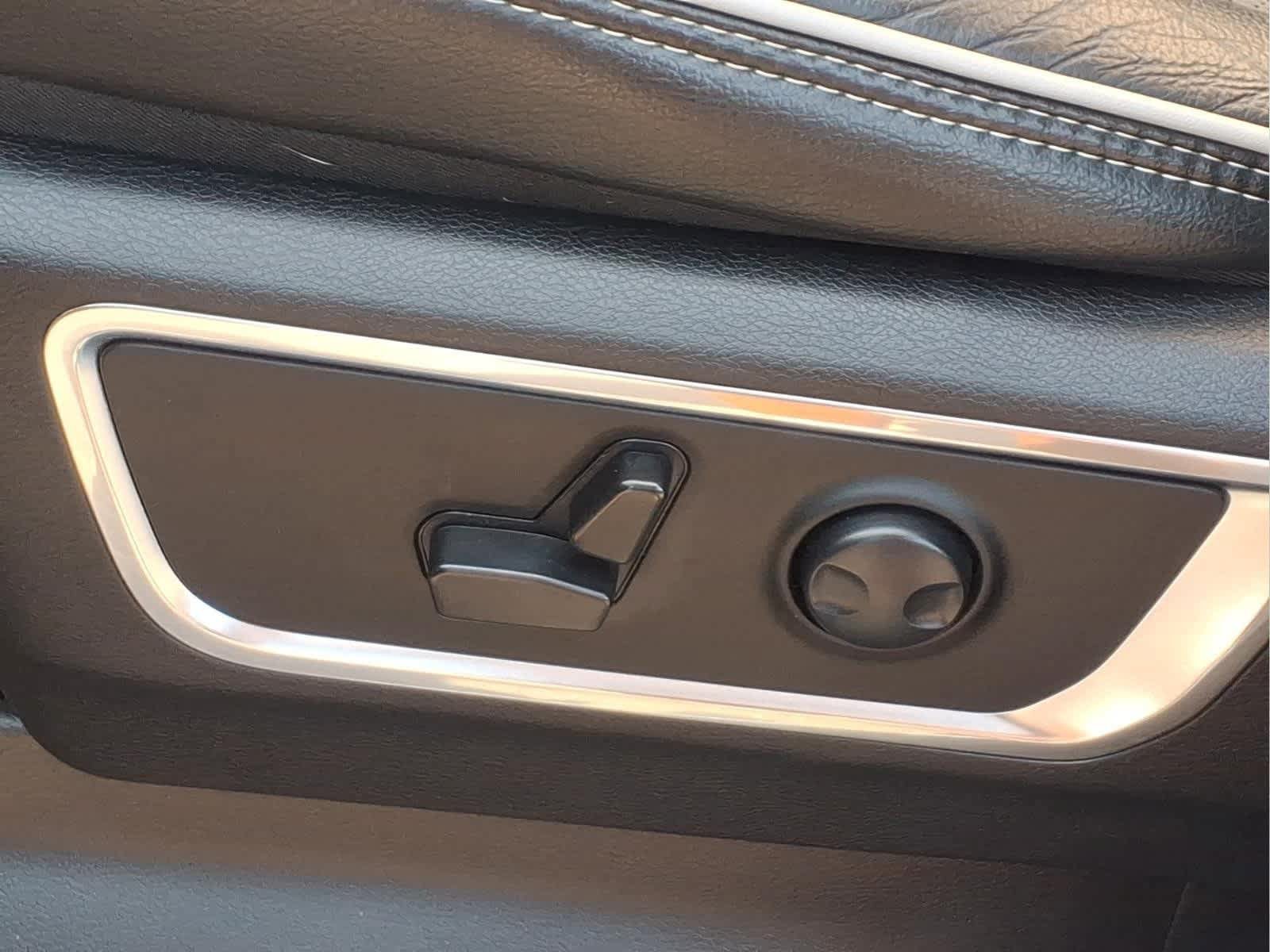 Used 2025 RAM 1500 Laramie w/ Sport Appearance Package AWD/4WD image 19