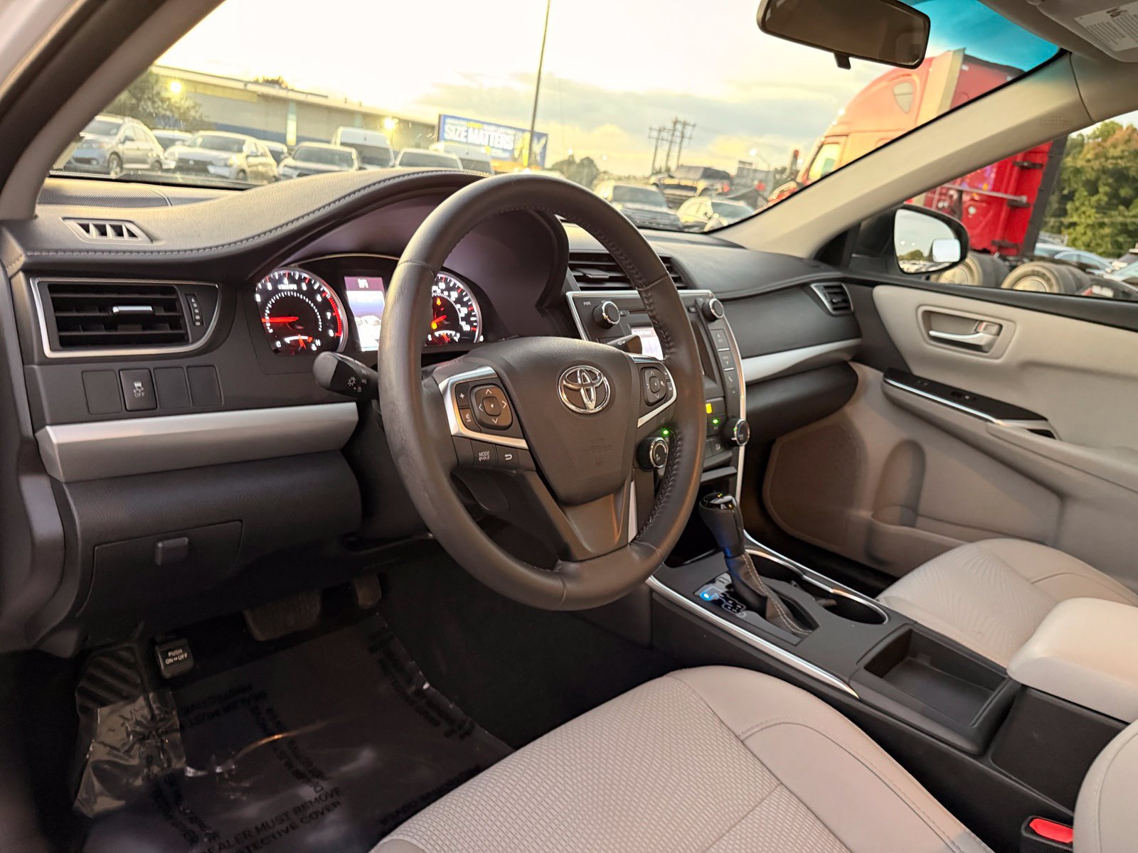 Used 2016 Toyota Camry SE FWD image 16