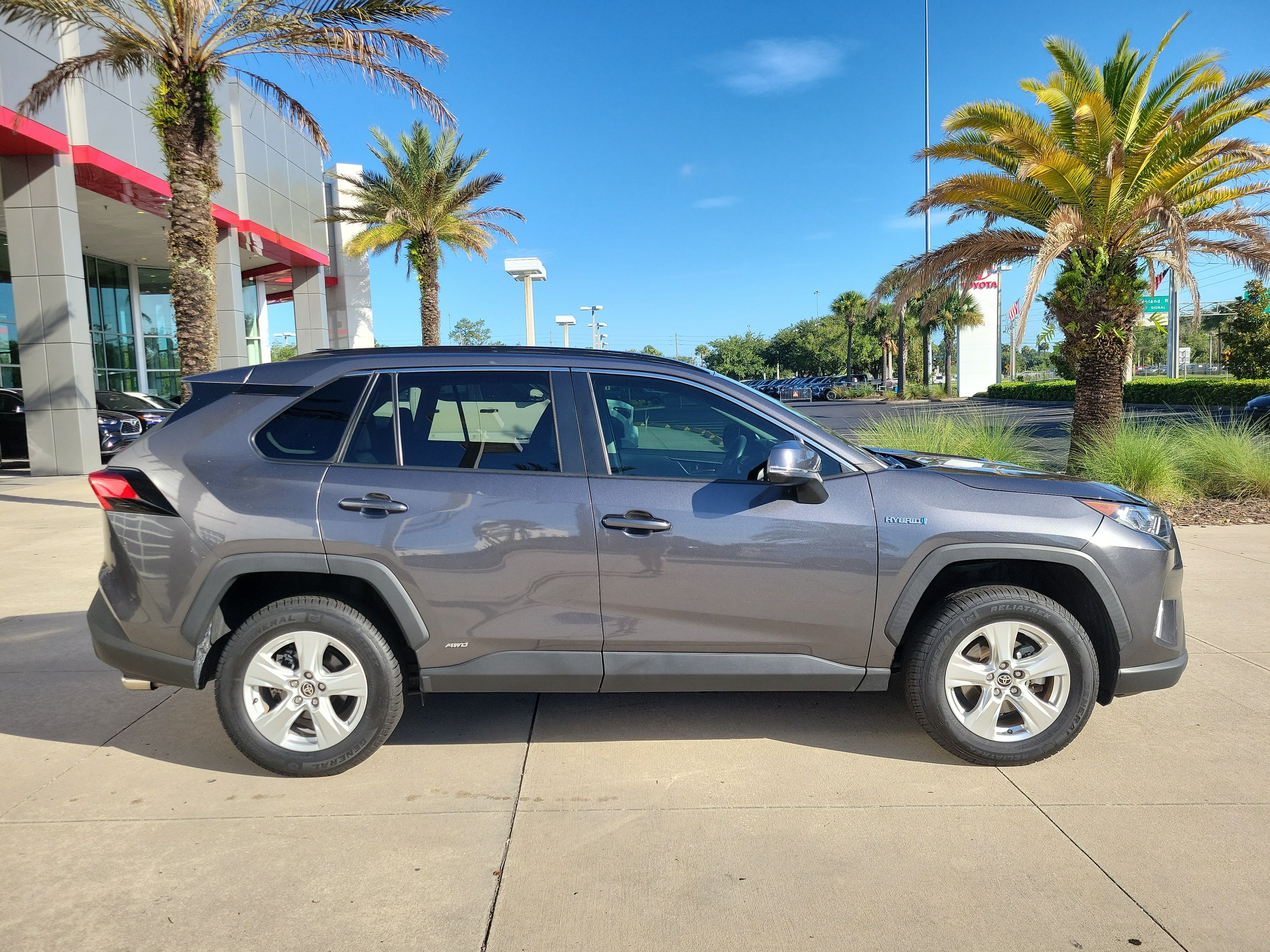 Used 2021 Toyota RAV4 XLE AWD/4WD image 7