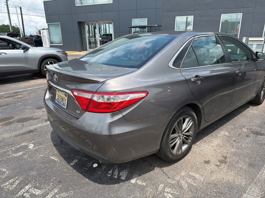 Used 2017 Toyota Camry SE FWD image 4