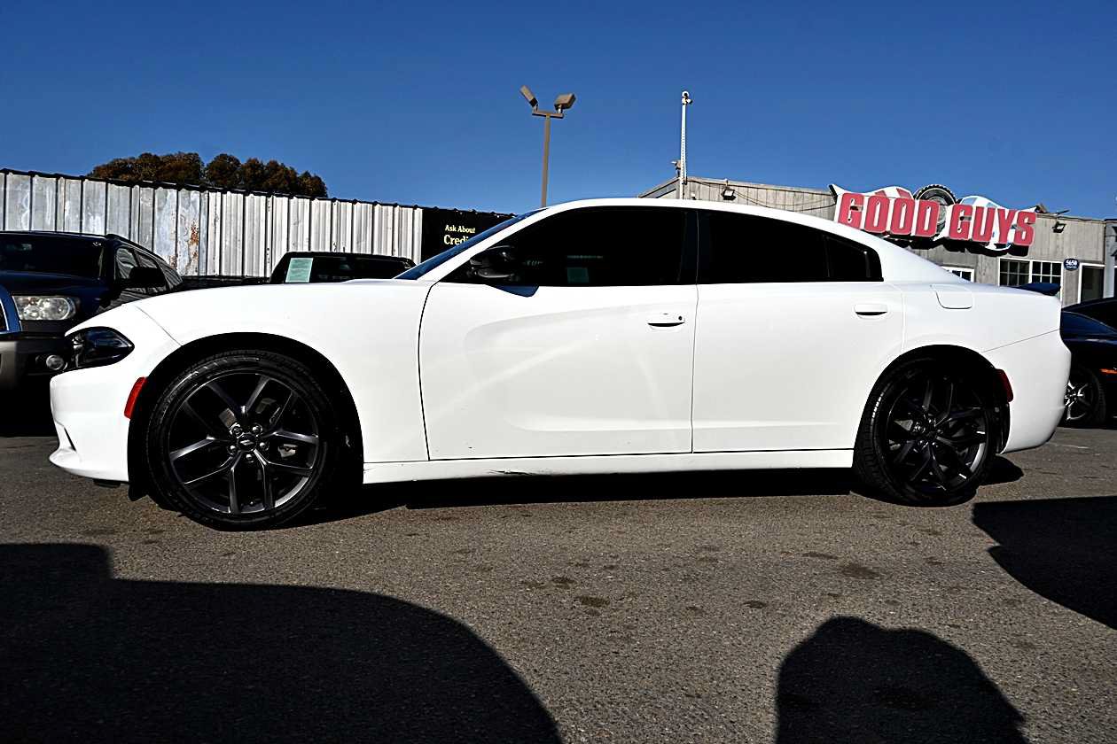 Used 2019 Dodge Charger SXT w/ Plus Group RWD image 4