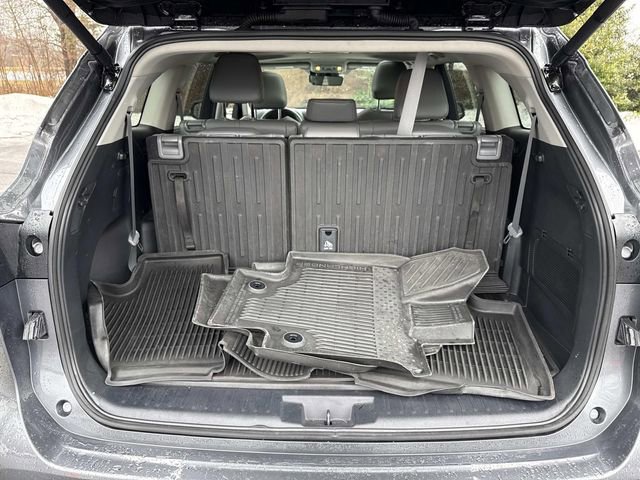 Used 2024 Toyota Highlander XLE image 12