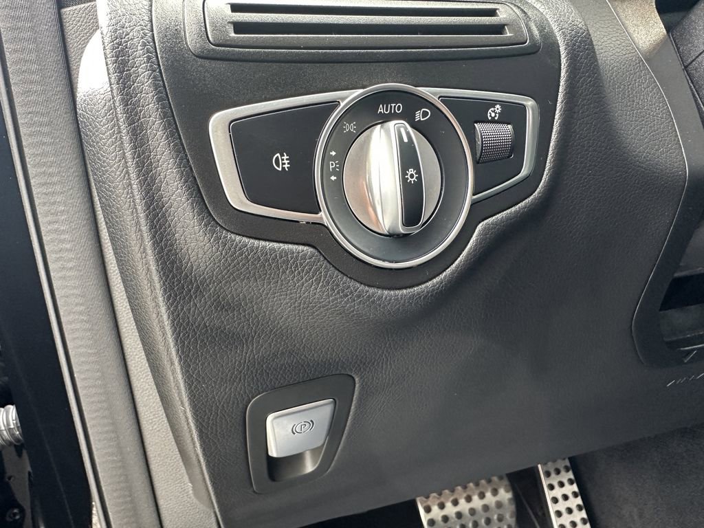 Certified 2022 Mercedes-Benz GLC 300 image 34