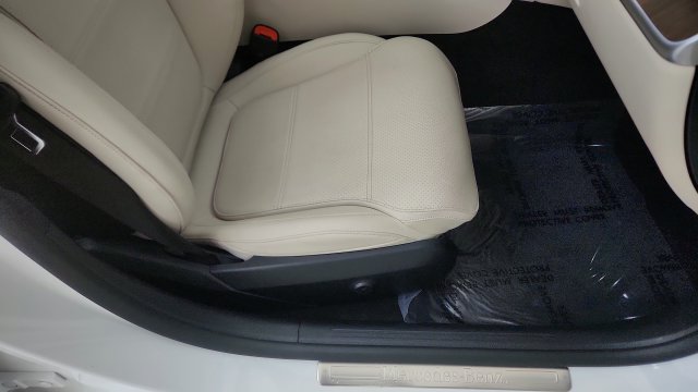 Used 2025 Mercedes-Benz C 300 Sedan image 38