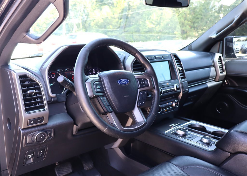 Used 2018 Ford Expedition Max XLT w/ Equipment Group 202A AWD/4WD image 17