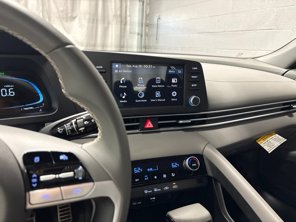 Used 2025 Hyundai Elantra Sport FWD image 13