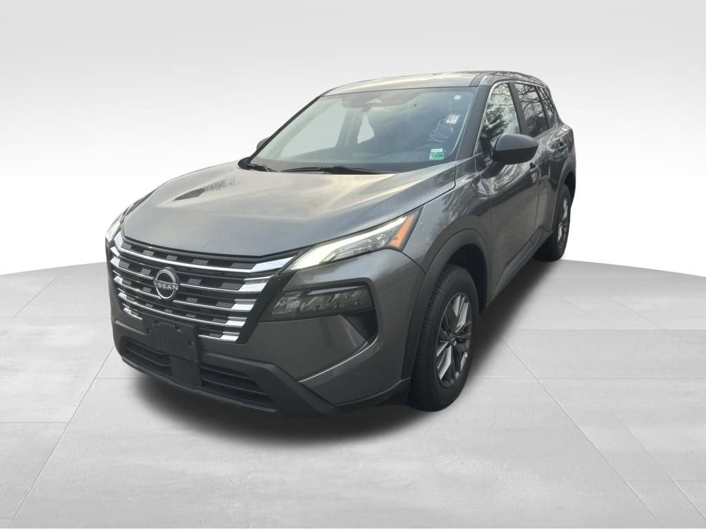 Used 2024 Nissan Rogue S image 2