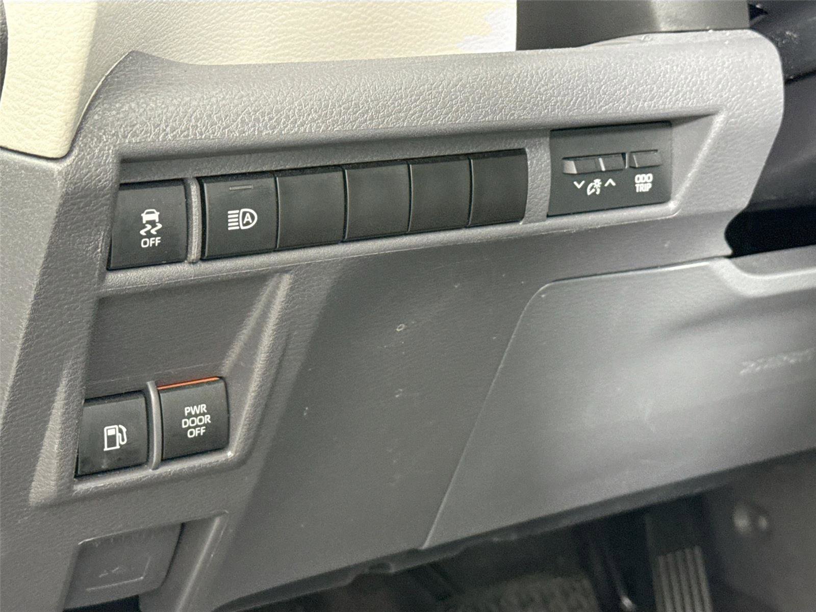 Certified 2024 Toyota Sienna XLE FWD image 15