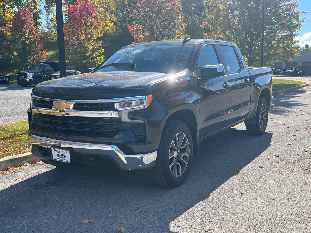 Used 2023 Chevrolet Silverado 1500 LT AWD/4WD image 2