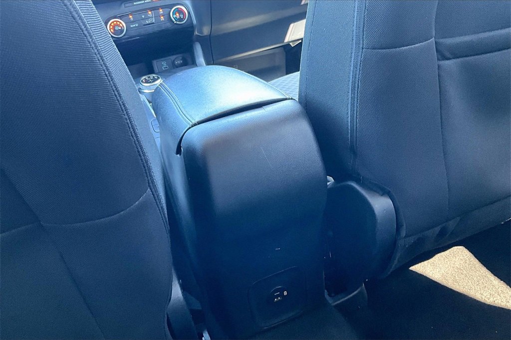 Used 2022 Ford Escape SE image 32