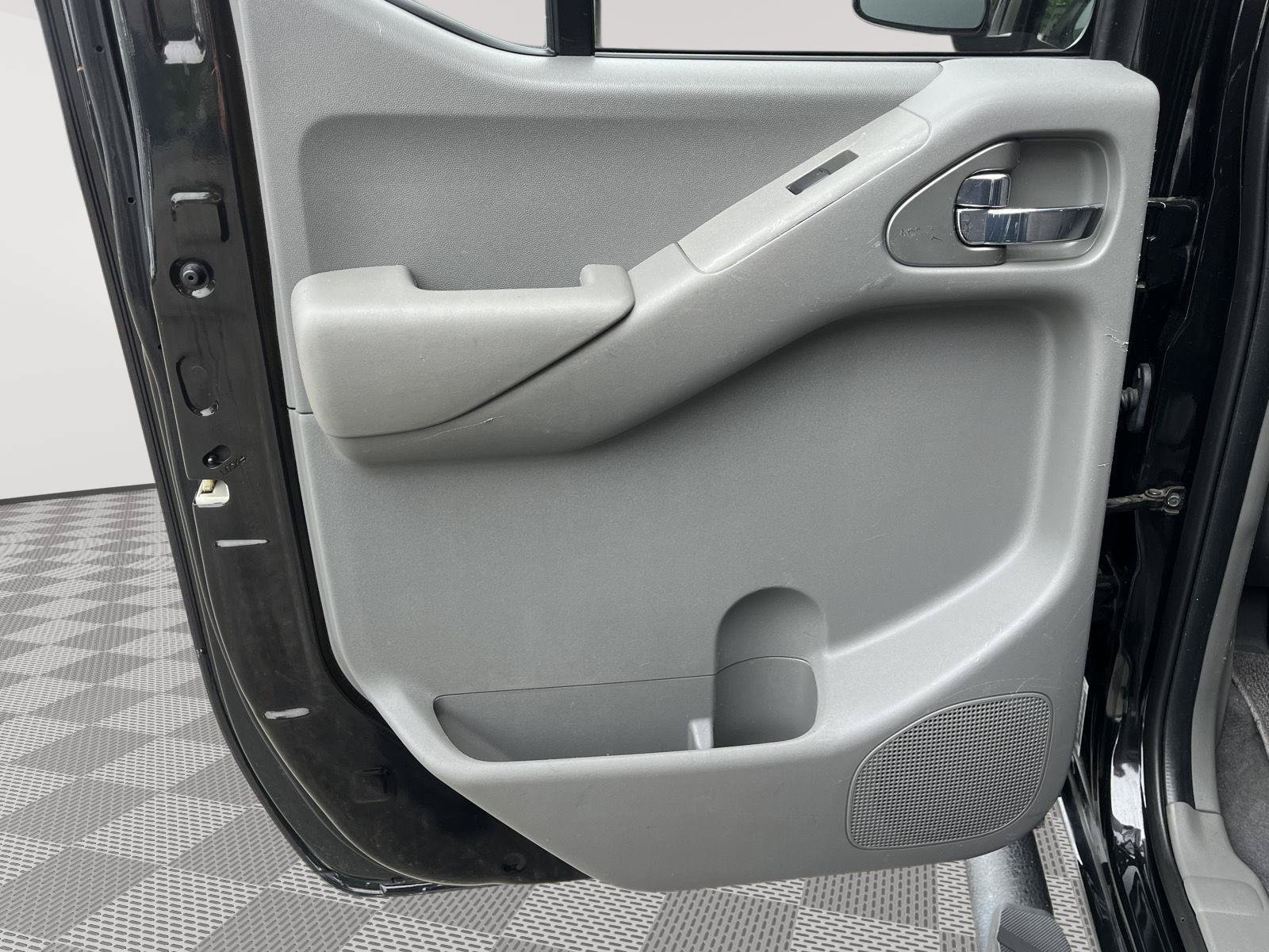 Used 2020 Nissan Frontier SV AWD/4WD image 13