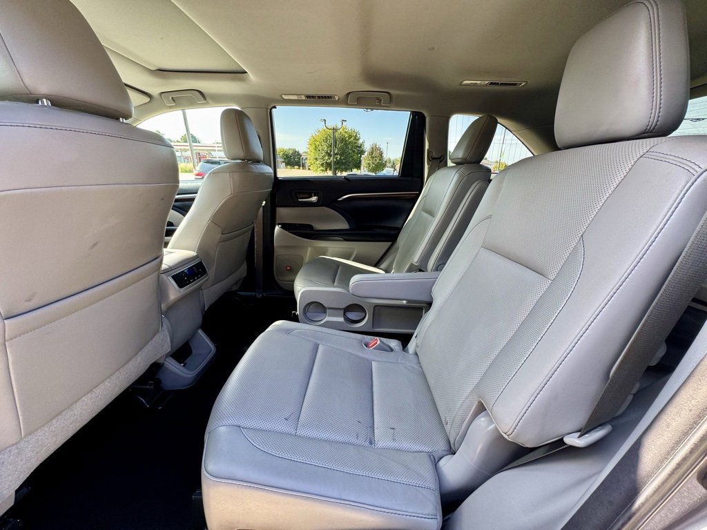 Used 2016 Toyota Highlander Limited image 17