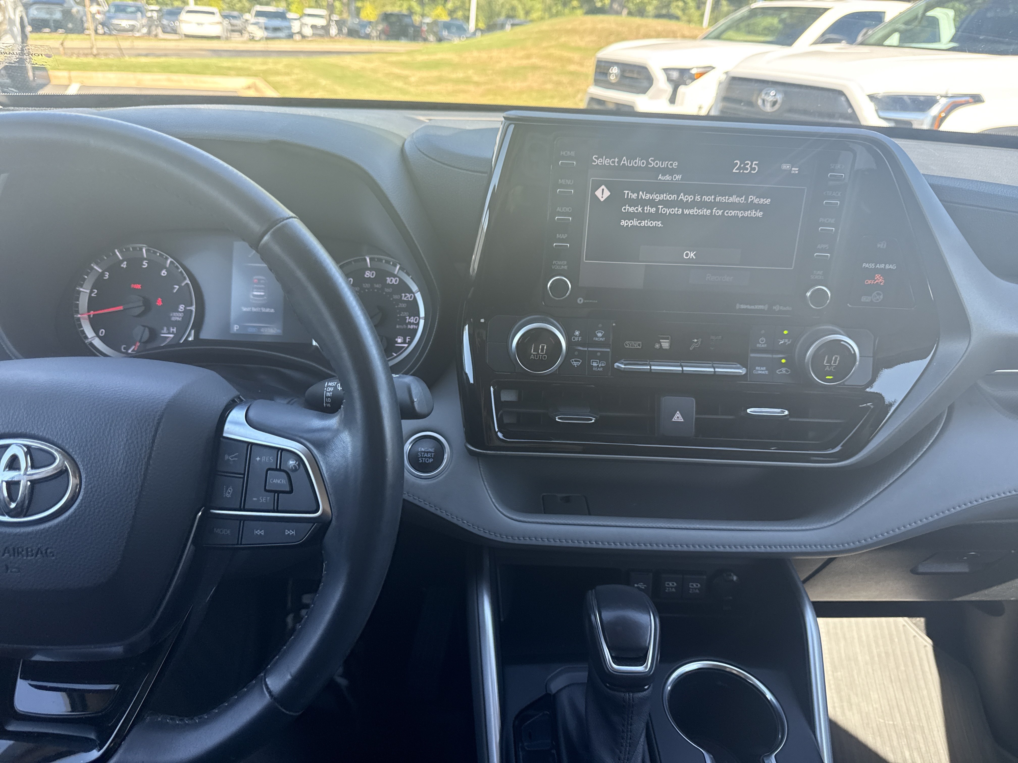 Used 2021 Toyota Highlander LE FWD image 29