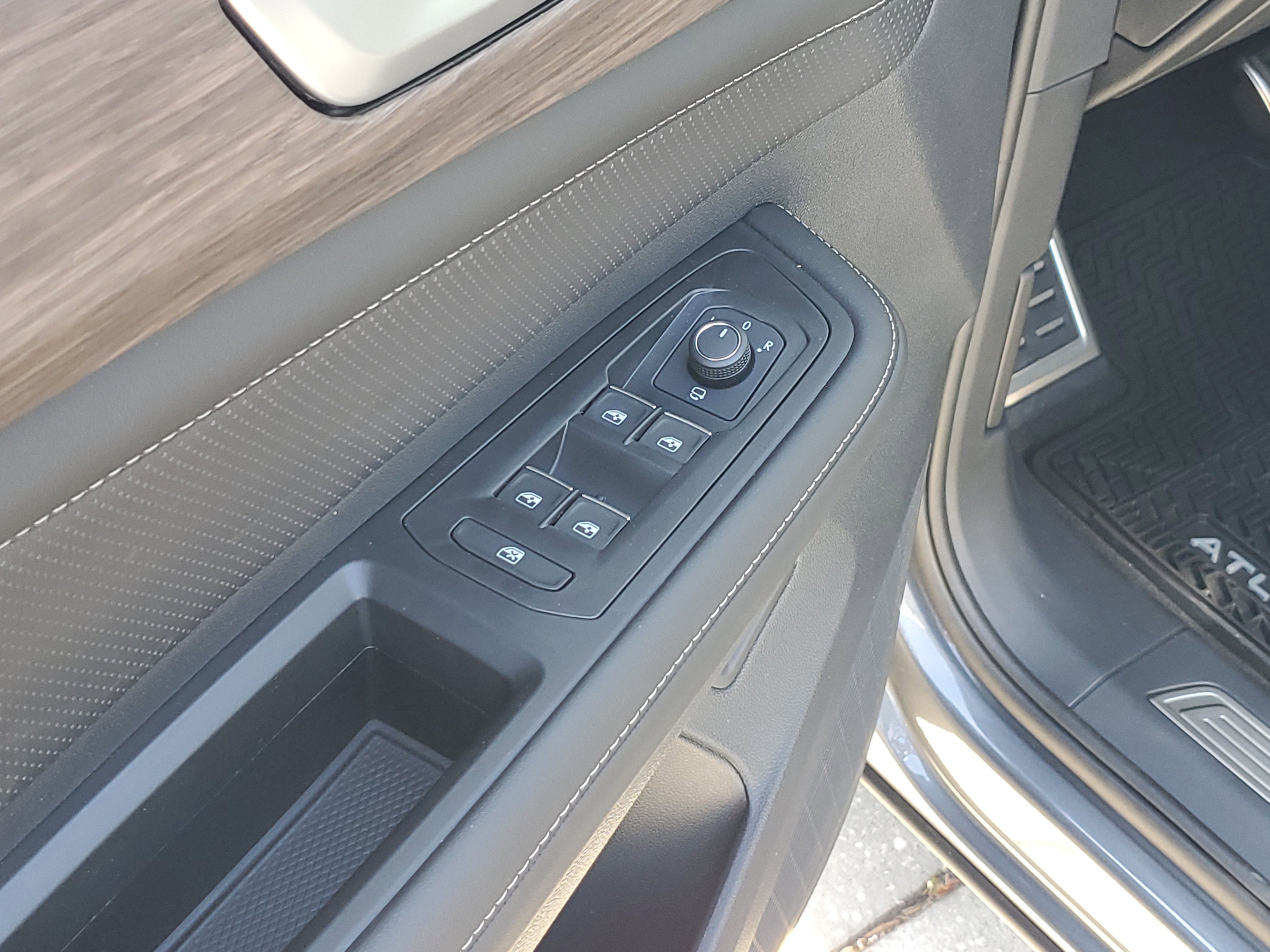 New 2025 Volkswagen Atlas SEL Premium R-Line image 16