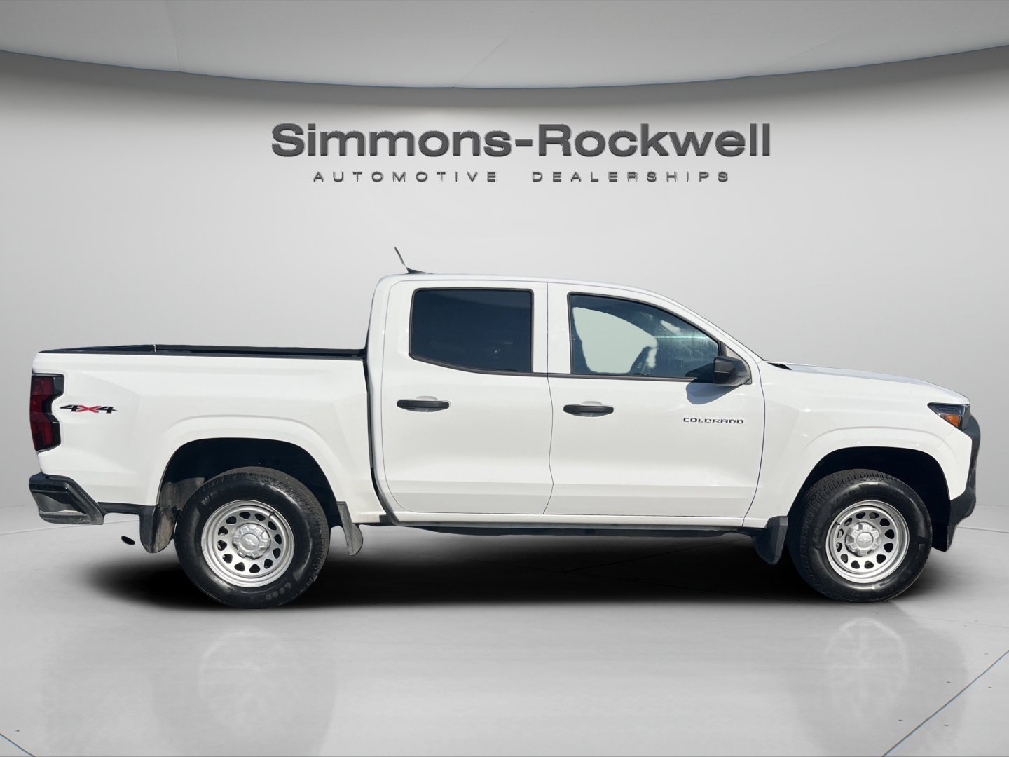 Used 2025 Chevrolet Colorado W/T w/ Advanced Trailering Package AWD/4WD image 6