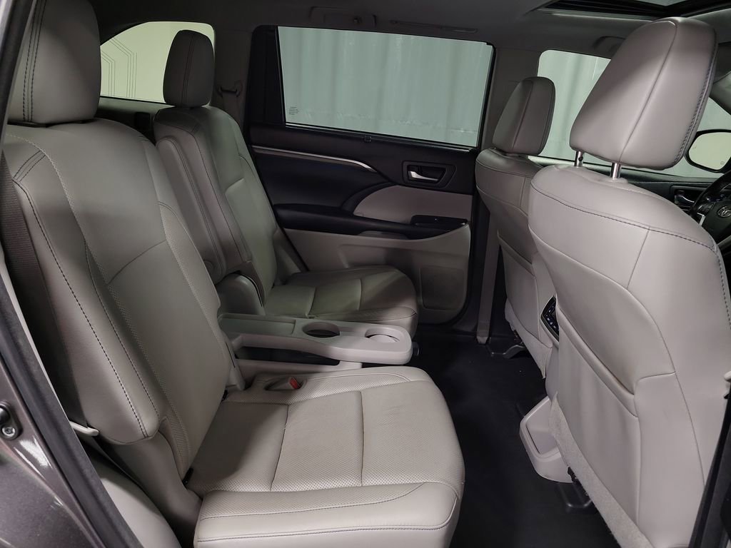 Used 2018 Toyota Highlander Limited image 26