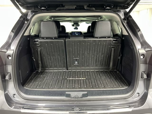 Used 2024 Toyota Highlander Limited image 26