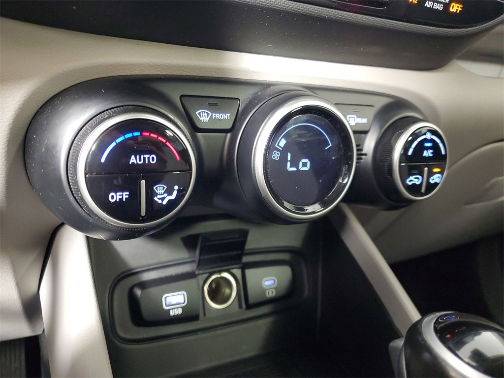 Used 2024 Hyundai Venue SEL image 21