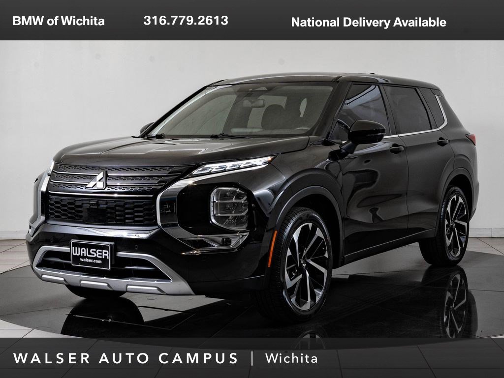 Used 2024 Mitsubishi Outlander SE image 1