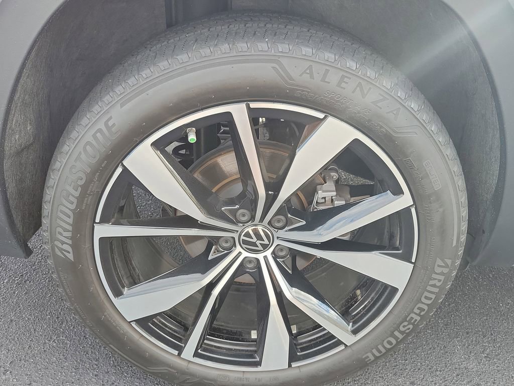 Used 2024 Volkswagen Atlas SEL Premium R-Line image 7