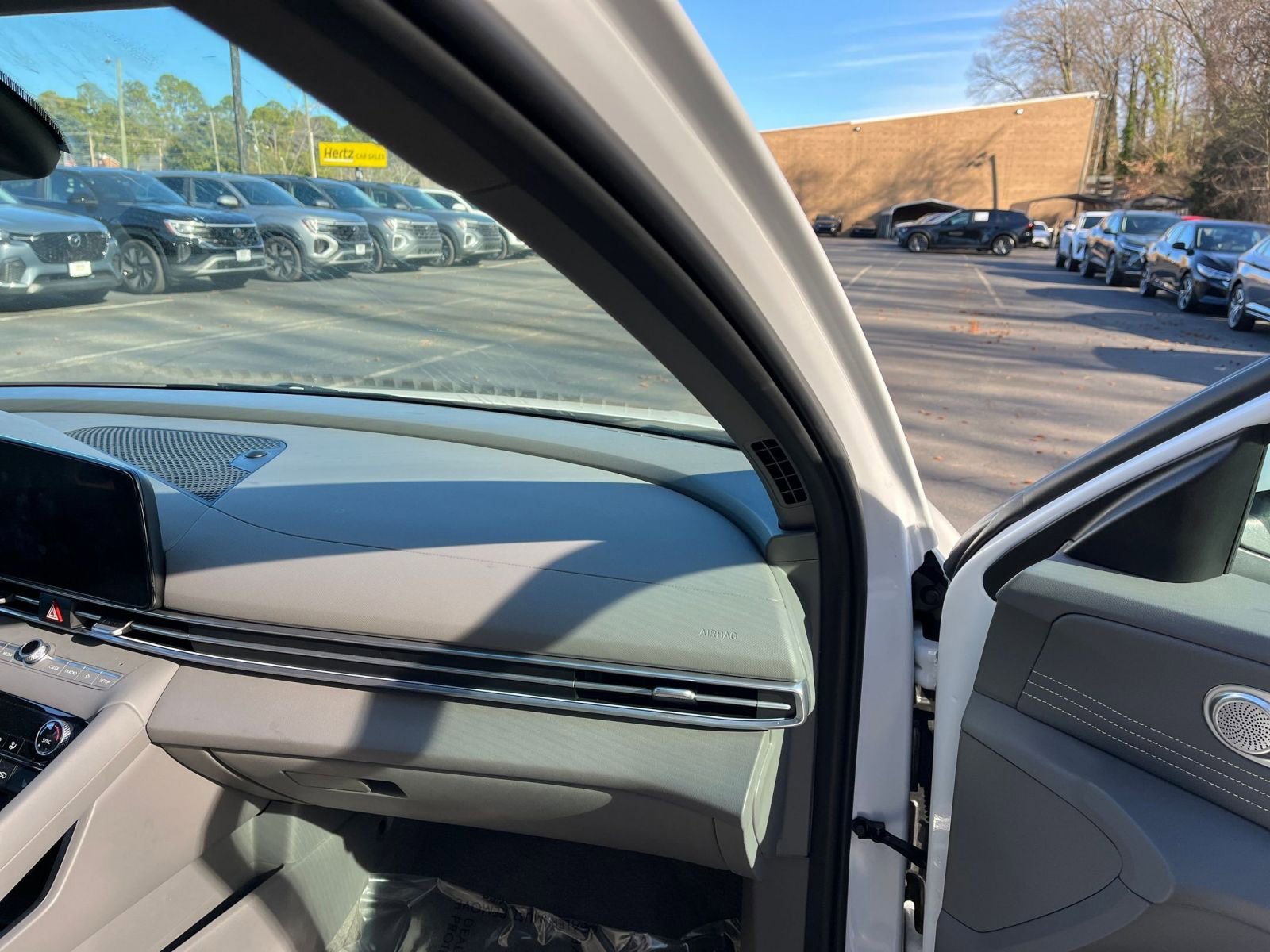 Used 2025 Hyundai Elantra SEL image 34