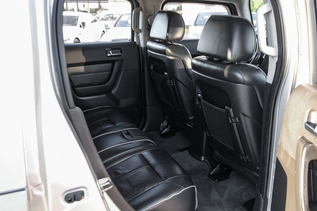 Used 2010 HUMMER H3 Luxury w/ Appearance Package image 39