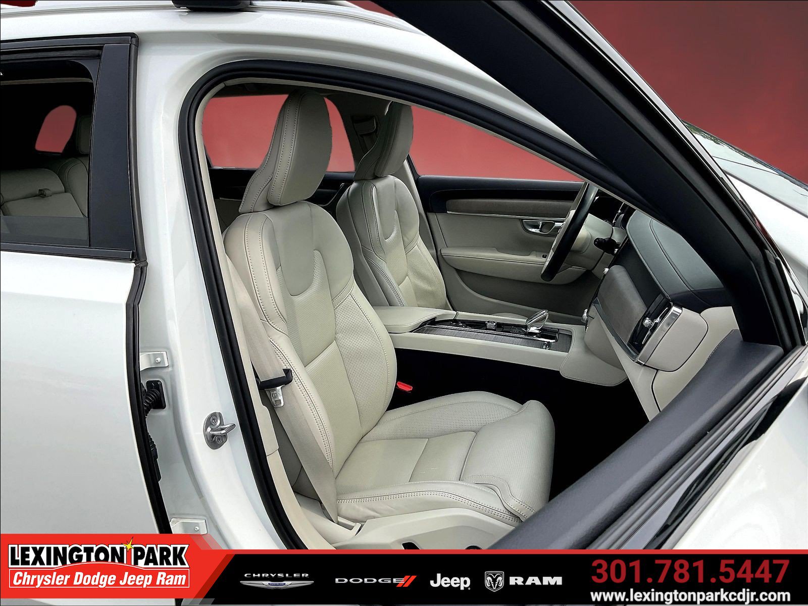 Used 2023 Volvo V90 B6 Cross Country Ultimate AWD/4WD image 28