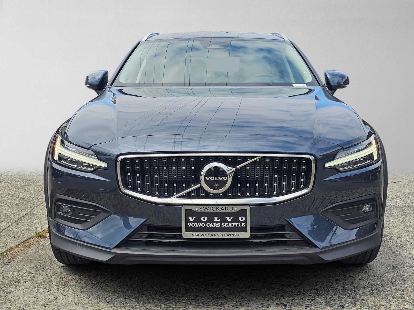 New 2026 Volvo V60 B5 Cross Country Plus w/ Climate Package AWD/4WD image 8