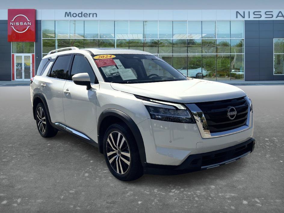Certified 2024 Nissan Pathfinder Platinum w/ Cargo Package AWD/4WD image 3
