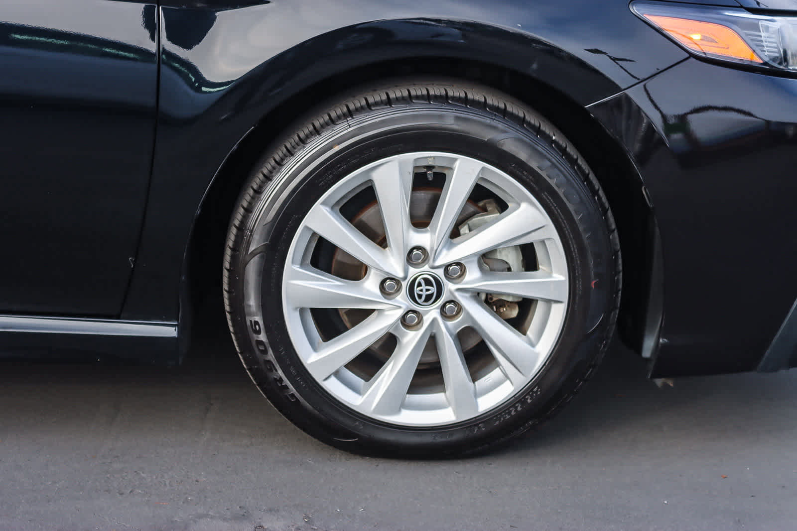 Used 2022 Toyota Camry SE image 9