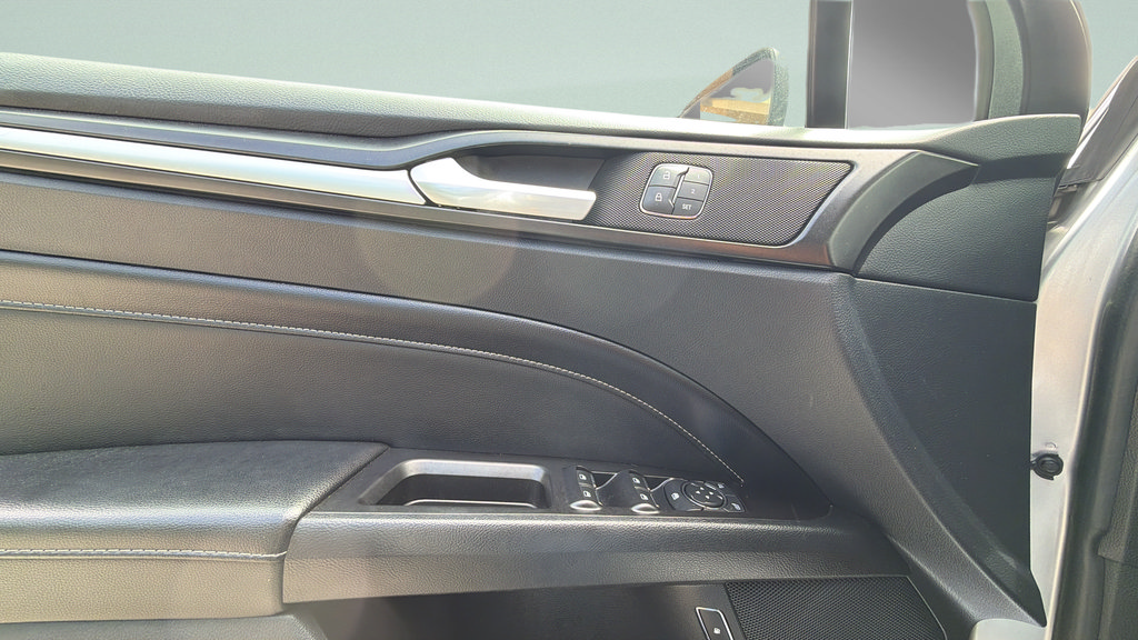 Used 2020 Ford Fusion Energi Titanium FWD image 20
