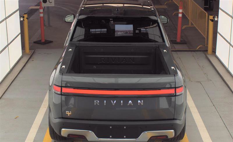 Used 2023 Rivian R1T Adventure image 12
