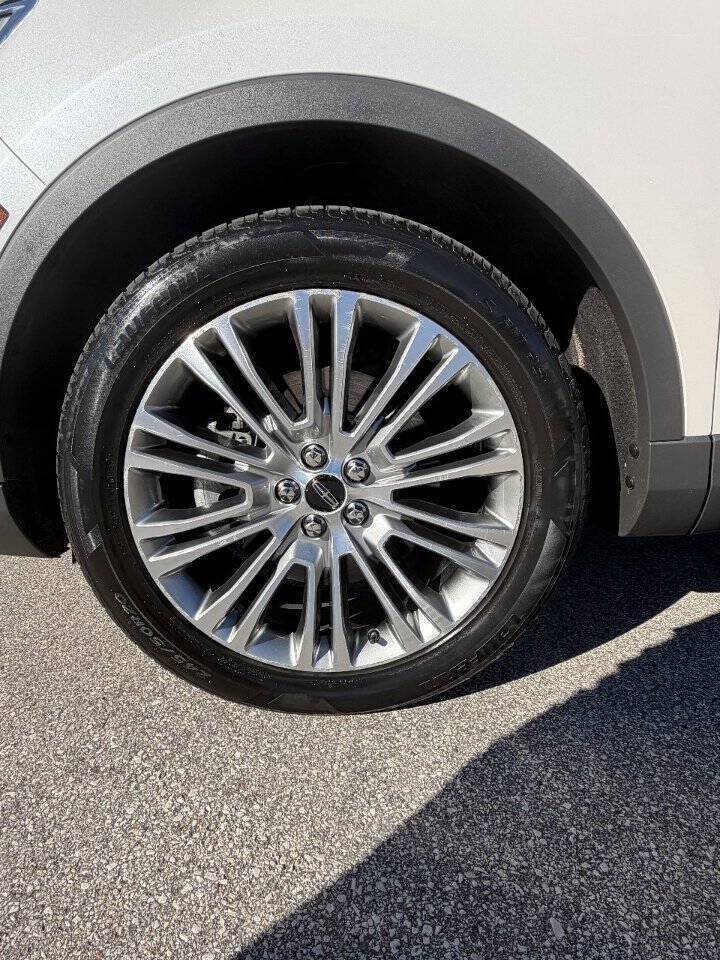 Used 2018 Lincoln MKX Reserve w/ Driver Assistance Package AWD/4WD image 9