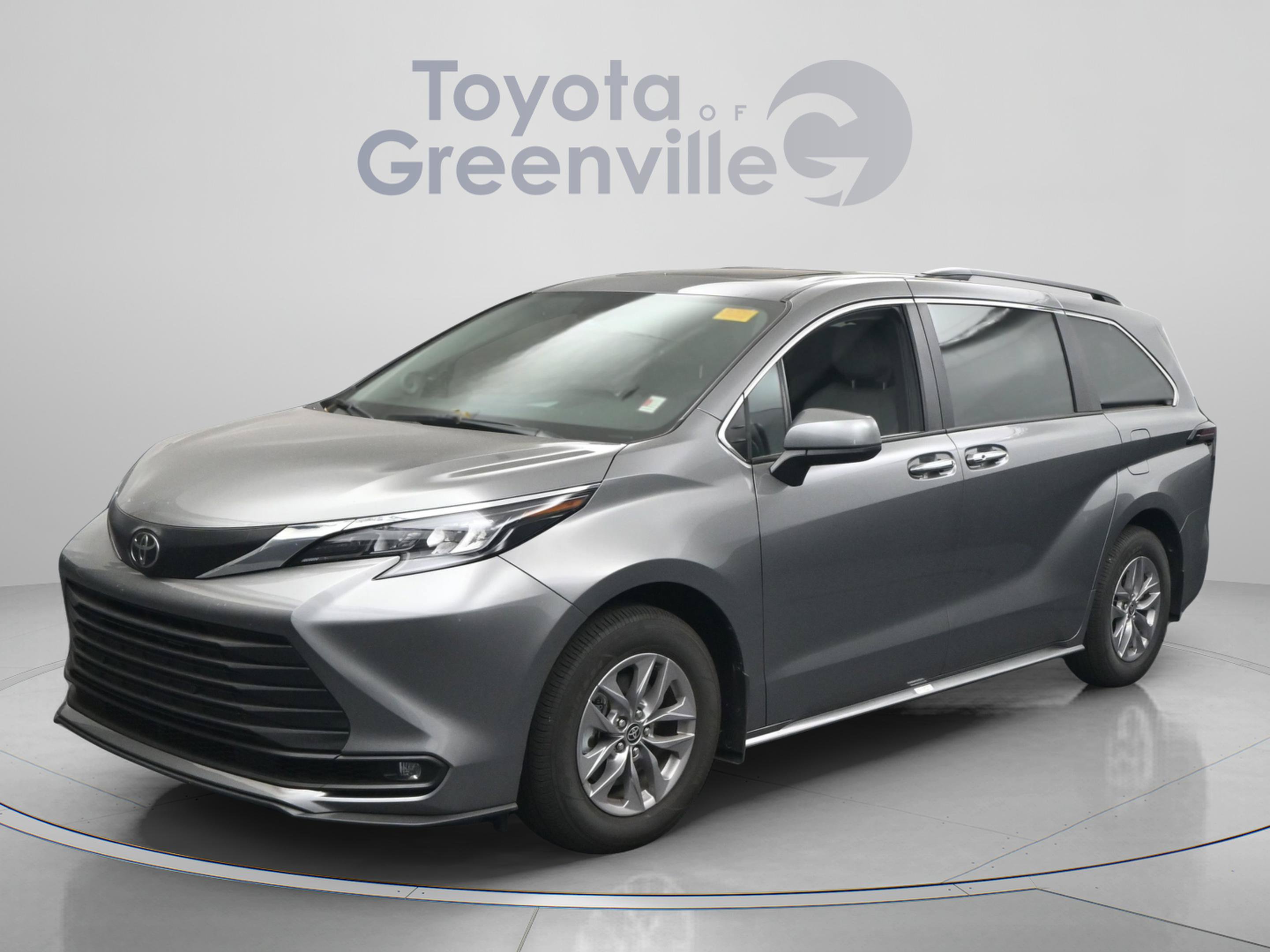 Certified 2026 Toyota Sienna XLE FWD image 1