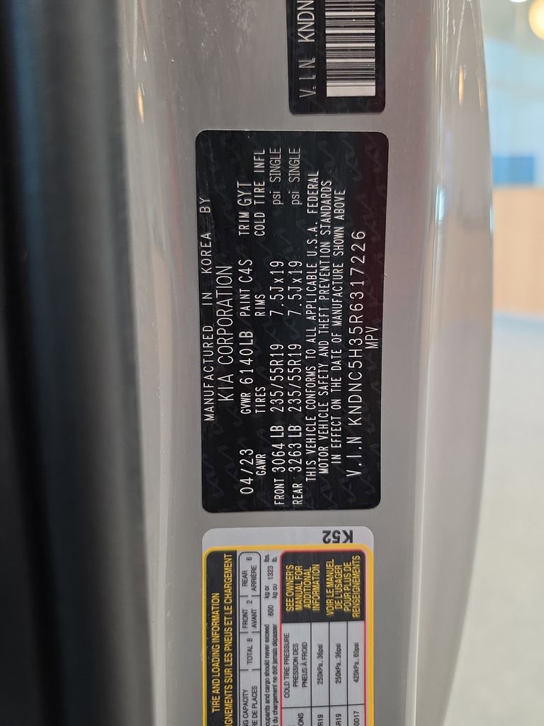 Used 2024 Kia Carnival EX FWD image 41