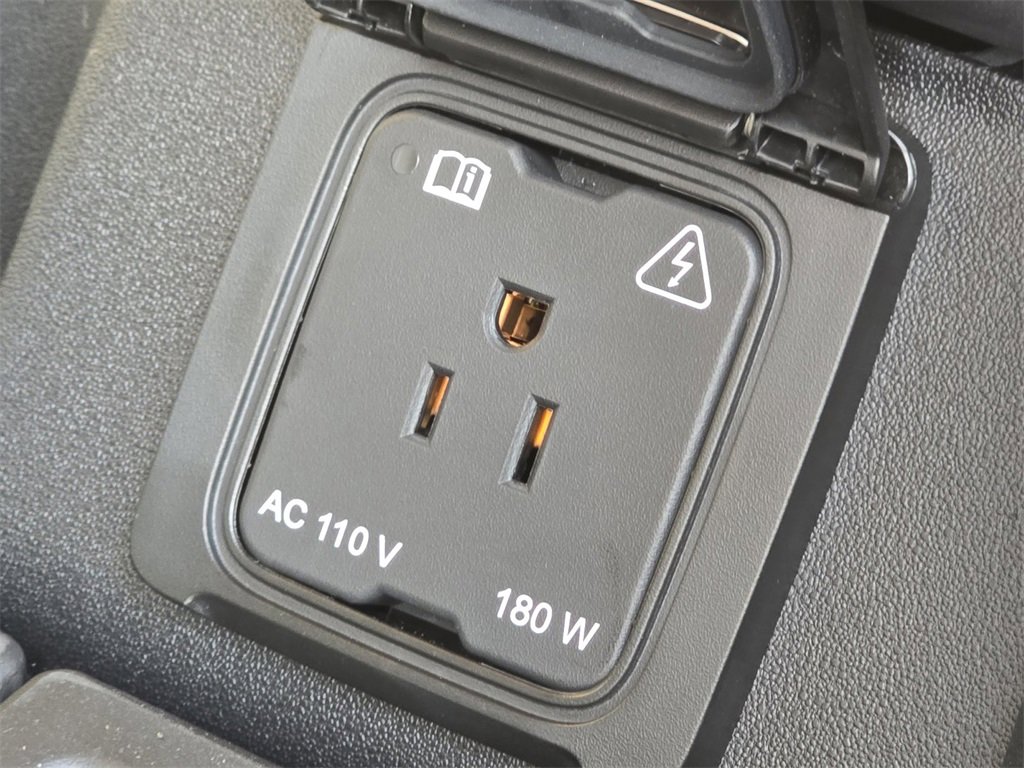 New 2025 Land Rover Defender 110 S image 17