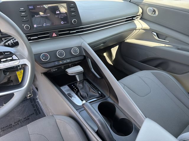 Certified 2022 Hyundai Elantra SE FWD image 27