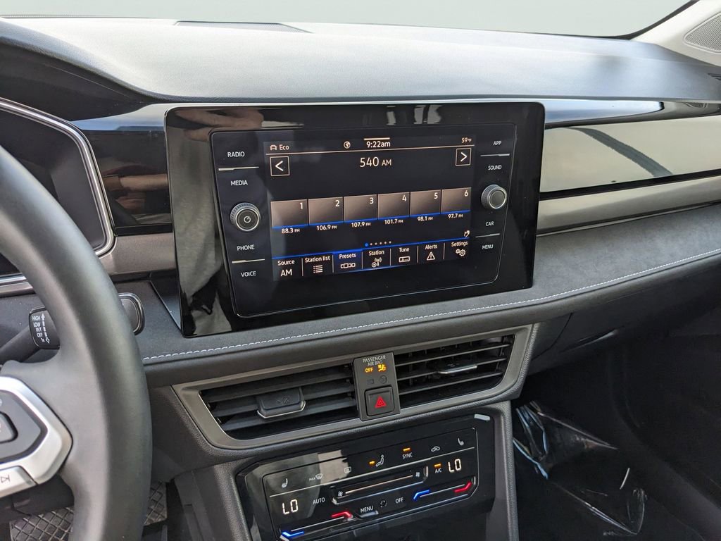 Certified 2025 Volkswagen Taos SE AWD/4WD image 23